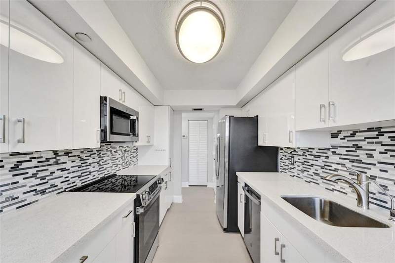 2 bedroom Condominium at 1000 St Charles Place #305, Park Place Condominium No Five, Pembroke Pines — photo 5
