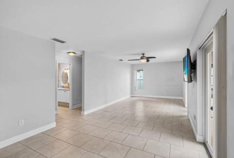 586 NW 45th Way, Delray Beach FL - photo 11 of 37