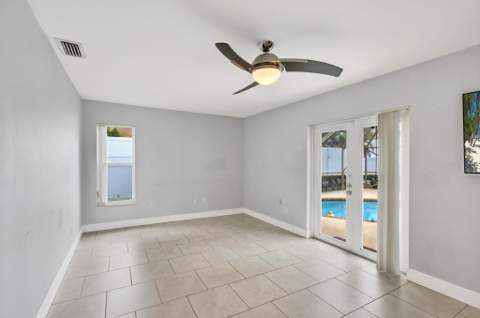 586 NW 45th Way, Delray Beach FL - photo 12 of 37