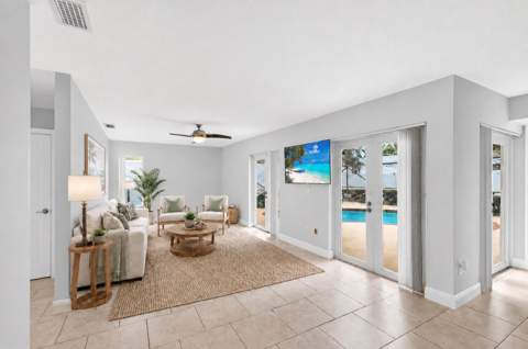 586 NW 45th Way, Delray Beach FL - photo 10 of 37
