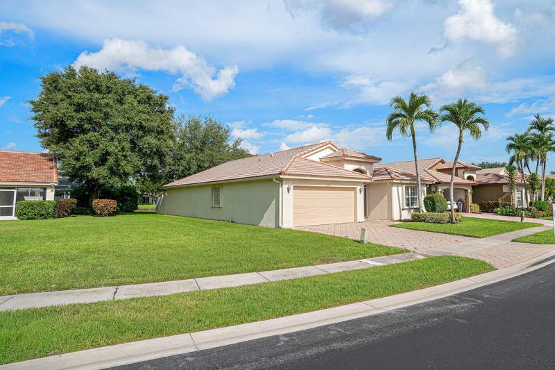 3 bedroom Single Family Residence at 5737 Royal Club Drive, Royal Lakes, Boynton Beach — photo 2