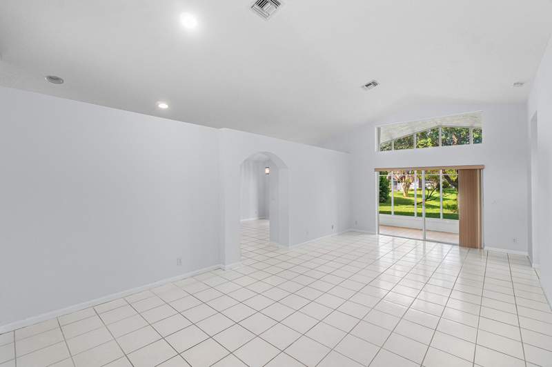 3 bedroom Single Family Residence at 5737 Royal Club Drive, Royal Lakes, Boynton Beach — photo 3