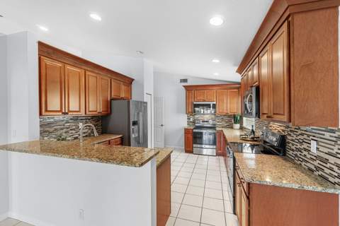 5737 Royal Club Drive, Boynton Beach FL - photo 11 of 42