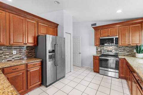 5737 Royal Club Drive, Boynton Beach FL - photo 12 of 42