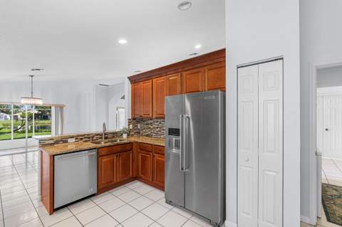 5737 Royal Club Drive, Boynton Beach FL - photo 14 of 42
