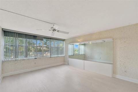 1000 St Charles Place #305, Pembroke Pines FL - photo 14 of 43