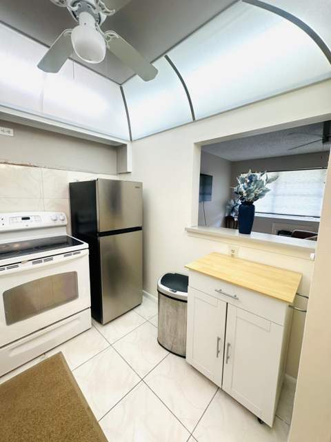 271 Farnham L, Deerfield Beach FL - photo 10 of 56