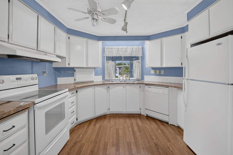 2 bedroom Manufactured Home at 39019 Gayle Bay, Jamaica Bay Mobile Home Co Op, Boynton Beach — photo 4