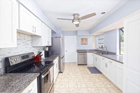 1337 SE Roanoke Street, Port St. Lucie FL - photo 9 of 27