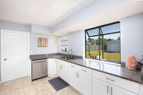 1337 SE Roanoke Street, Port St. Lucie FL - photo 8 of 27