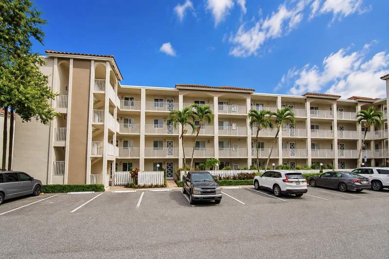 2 bedroom Condominium at 14112 Huntington Pointe Drive #401, Huntington Pointe, Delray Beach — photo 2