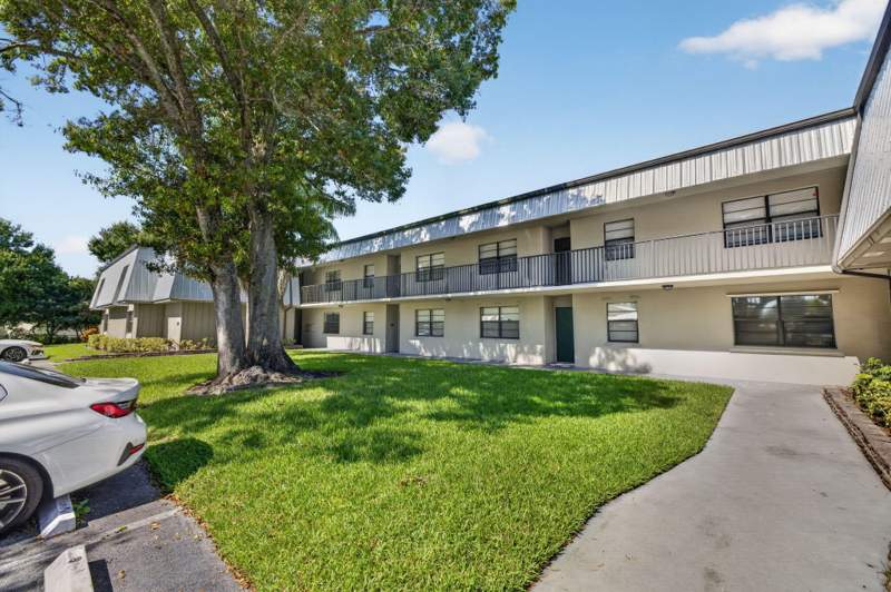 1 bedroom Condominium at 2517 S 17th Street #103, Woodlands Condominium Apartment Building 3, Fort Pierce — photo 5