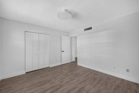 2517 S 17th Street #103, Fort Pierce FL - photo 8 of 25