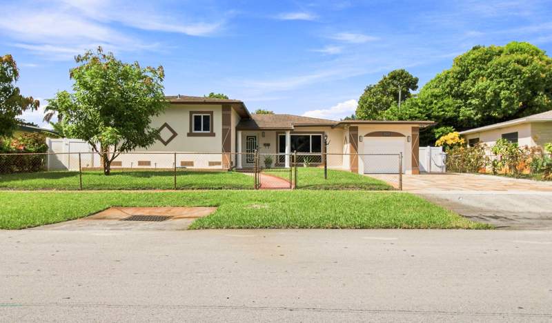 4 bedroom Single Family Residence at 655 W Melrose Circle, Melrose Park Sec 5, Fort Lauderdale — photo 2
