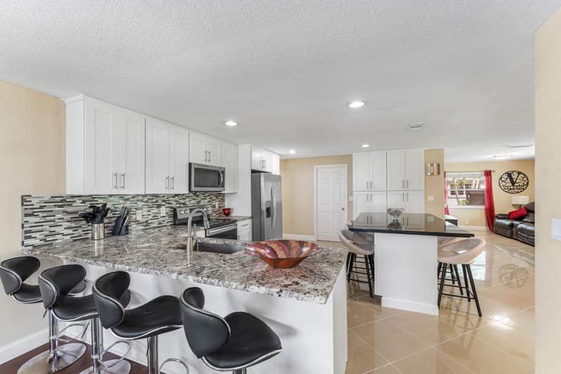 4 bedroom Single Family Residence at 4025 NW 105th Avenue, Chevy Chase, Coral Springs — photo 4