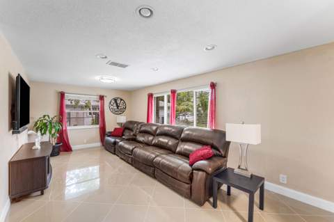 4025 NW 105th Avenue, Coral Springs FL - photo 6 of 19