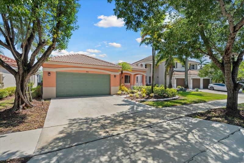 4 bedroom Single Family Residence at 886 Sunflower Circle, Sector 2-Parcels 12 13 14 15, Weston — photo 2