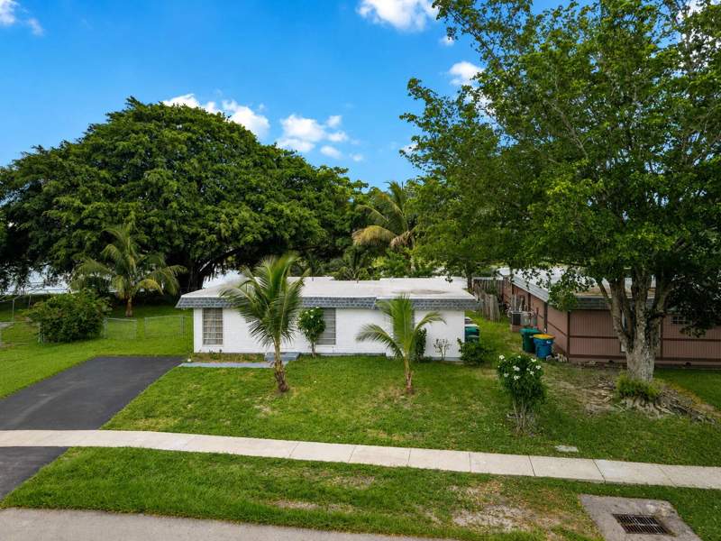 3 bedroom Single Family Residence at 6807 NW 80th Court, Heathgate 3rd Add, Tamarac — photo 3