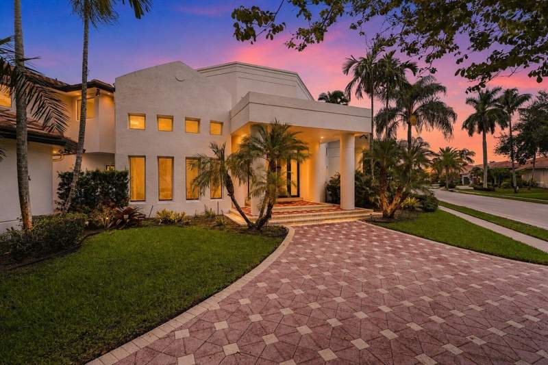 5 bedroom Single Family Residence at 757 NW 100th Terrace, Jacaranda Parcel 614, Plantation — photo 3
