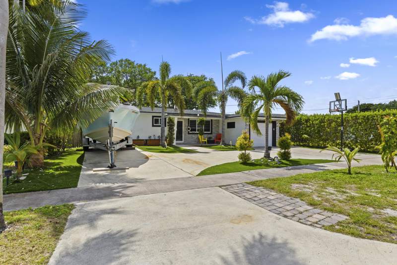 4 bedroom Single Family Residence at 3230 Roosevelt Street, Park Road Manor, Hollywood — photo 4