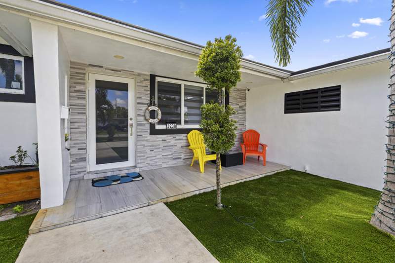 4 bedroom Single Family Residence at 3230 Roosevelt Street, Park Road Manor, Hollywood — photo 5