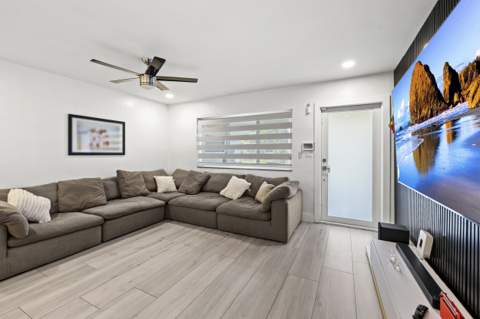 3230 Roosevelt Street, Hollywood FL - photo 7 of 44