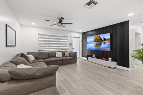 3230 Roosevelt Street, Hollywood FL - photo 8 of 44