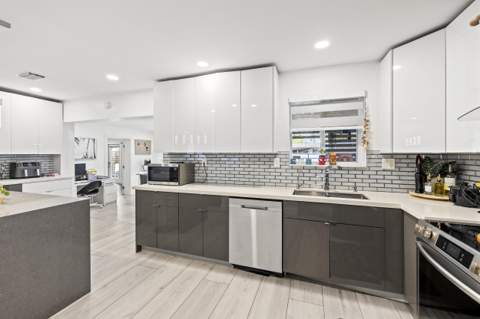 3230 Roosevelt Street, Hollywood FL - photo 9 of 44