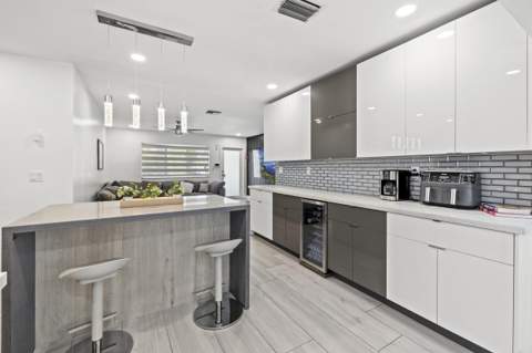 3230 Roosevelt Street, Hollywood FL - photo 11 of 44