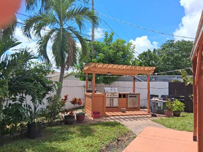 3 bedroom Single Family Residence at 7040 SW 29th Street, Miramar Sec 4 43-16 B, Miramar — photo 4