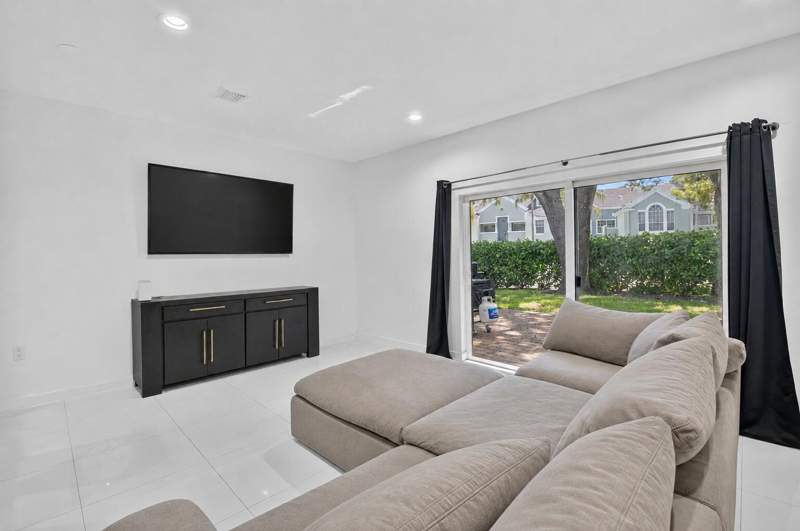 3 bedroom Townhouse at 1030 Crystal Way #103, Bahia Delray Townhomes Condo, Delray Beach — photo 4