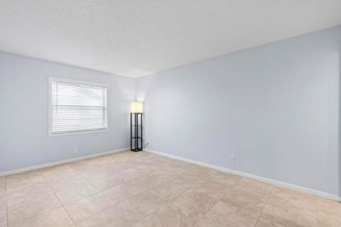 1127 S Federal Highway #103, Lake Worth Beach FL - photo 16 of 27