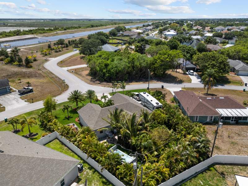 3 bedroom Single Family Residence at 449 SW Bradshaw Circle, Port St Lucie Section 34, Port St. Lucie — photo 5
