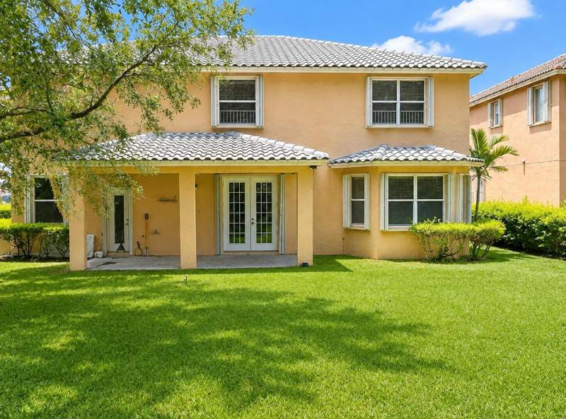 5 bedroom Single Family Residence at 3800 E Hibiscus Street, Isles At Weston, Weston — photo 2
