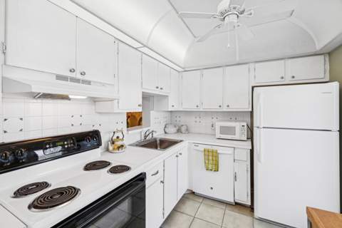 108 NE 20th Avenue #201, Boynton Beach FL - photo 19 of 39