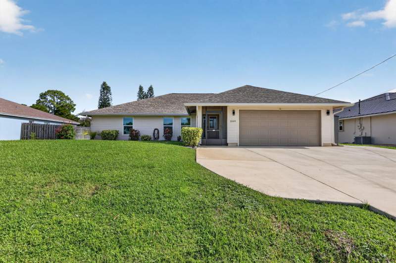 3 bedroom Single Family Residence at 1549 SW Aledo Lane, Port St Lucie Section 14, Port St. Lucie — photo 2