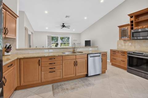 5756 Descartes Circle, Boynton Beach FL - photo 18 of 63