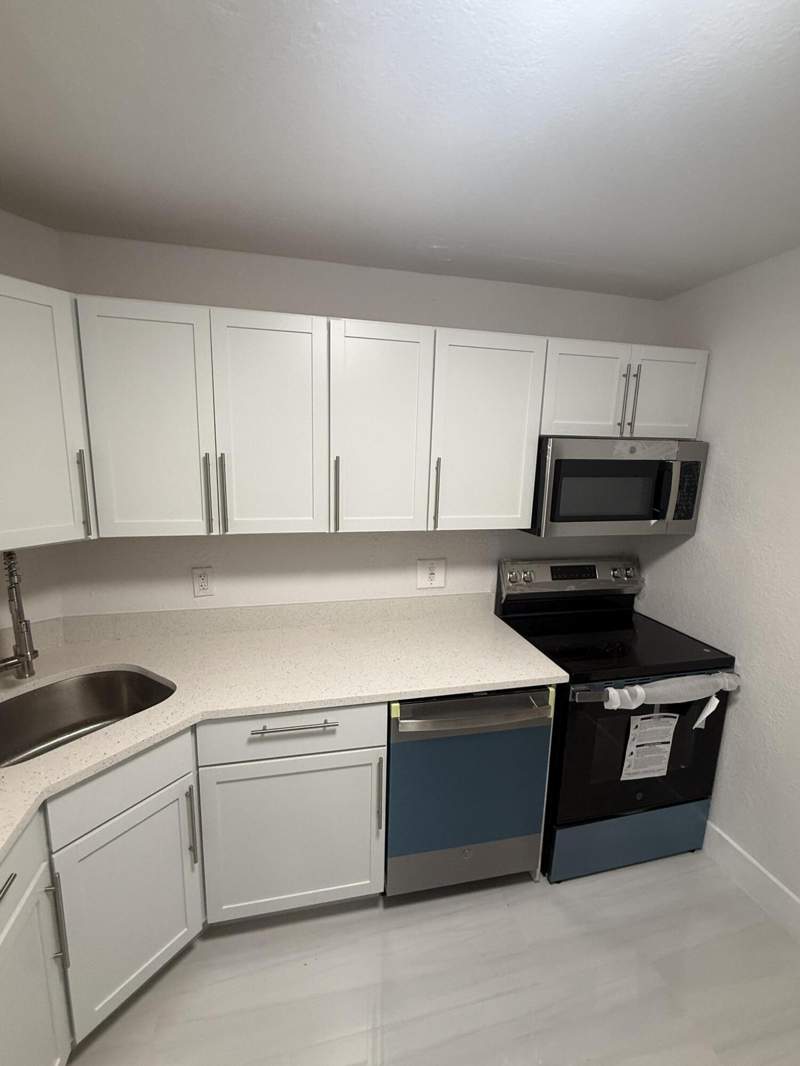 2 bedroom Condominium at 10701 Royal Palm Boulevard #1, Villa Madrid I Condo, Coral Springs — photo 2