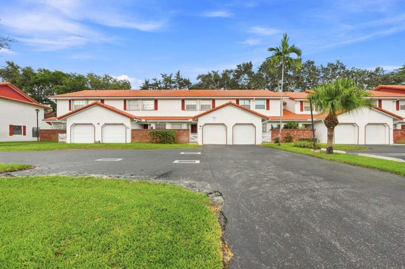 3 bedroom Townhouse at 8945 NW 23rd Street #8945, Beacon Hill Condo, Coral Springs — photo 2