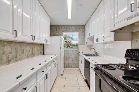 1057 E Circle Terrace, Delray Beach FL - photo 7 of 28