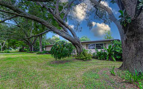 4511 E Country Club Circle, Plantation FL - photo 9 of 62