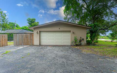 4511 E Country Club Circle, Plantation FL - photo 11 of 62