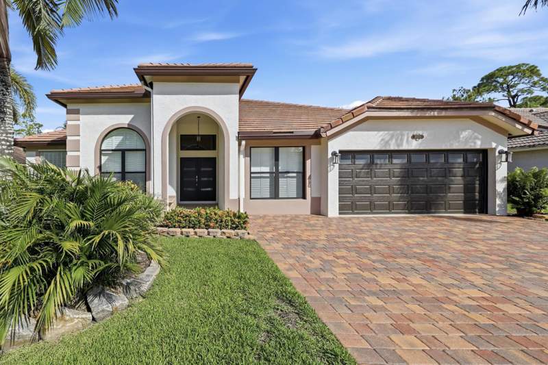 4 bedroom Single Family Residence at 15613 Bent Creek Road, Binks Forest Of The Landings At Wellington 3, Wellington — photo 2