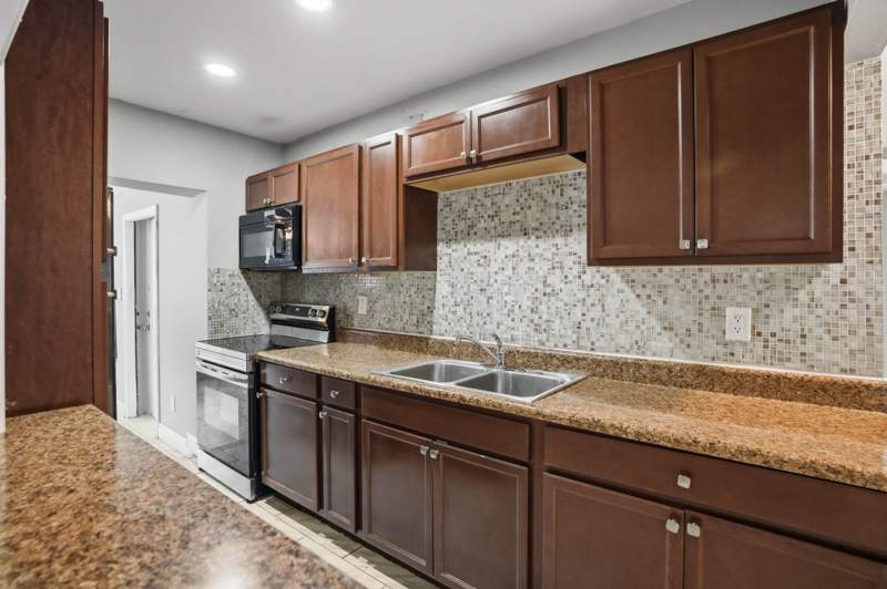 4 bedroom Single Family Residence at 1751 Lauderdale Manor Drive, Lauderdale Manors Rev Resub, Fort Lauderdale — photo 5