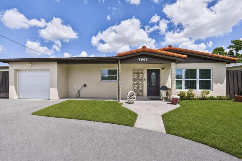 4 bedroom Single Family Residence at 7961 N Normandy Street, Miramar Sec 13, Miramar — photo 3