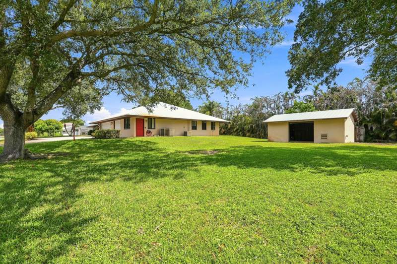 3 bedroom Single Family Residence at 2381 SW Bayshore Boulevard, Port St Lucie Section 18, Port St. Lucie — photo 2
