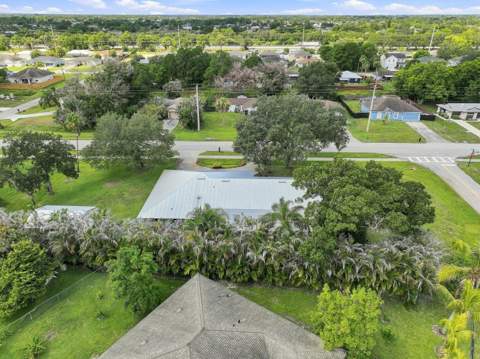 2381 SW Bayshore Boulevard, Port St. Lucie FL - photo 15 of 70