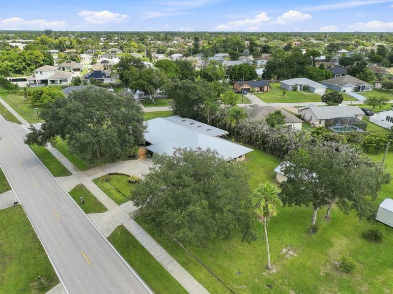3 bedroom Single Family Residence at 2381 SW Bayshore Boulevard, Port St Lucie Section 18, Port St. Lucie — photo 4