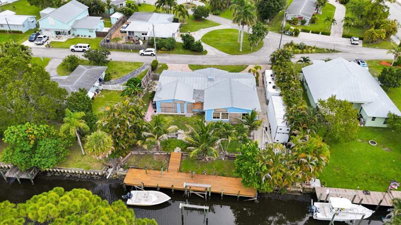 5 bedroom Single Family Residence at 26 SW Cabana Point Circle, Cabana Point, Stuart — photo 2