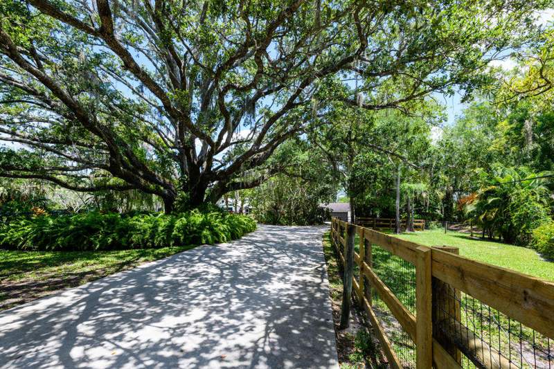 4 bedroom Single Family Residence at 12856 Arrowwood Drive, Caloosa, Palm Beach Gardens — photo 5